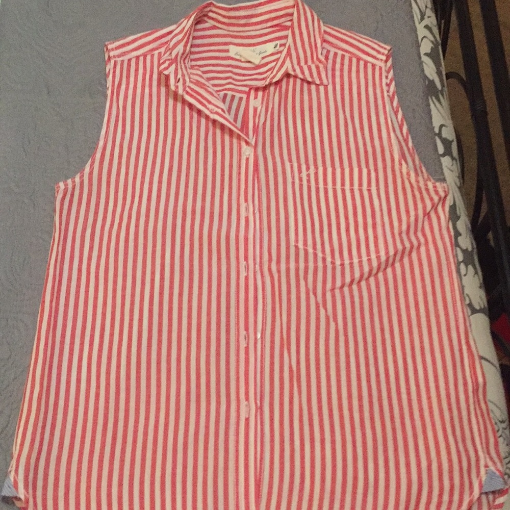 White and red stripe sleeveless button down